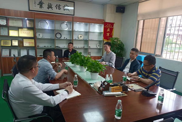 合發(fā)齒輪總經(jīng)理曹小林先生進(jìn)行接待，并做工作匯報(bào)